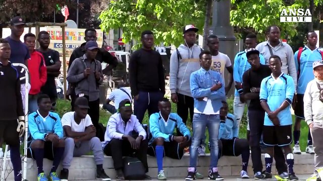 Calcio: Milano, anche i migranti scendono in campo