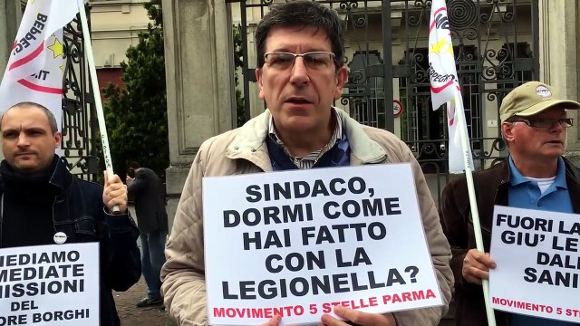 Sit -in M5 davanti all'ospedale: Borghi si dimetta