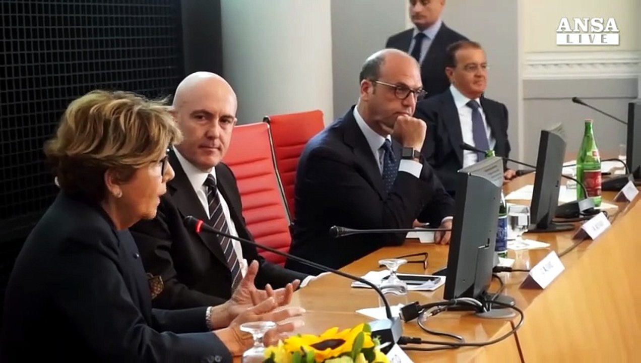 Alfano, con Pd e' finita. Su governo e' scontro con Renzi
