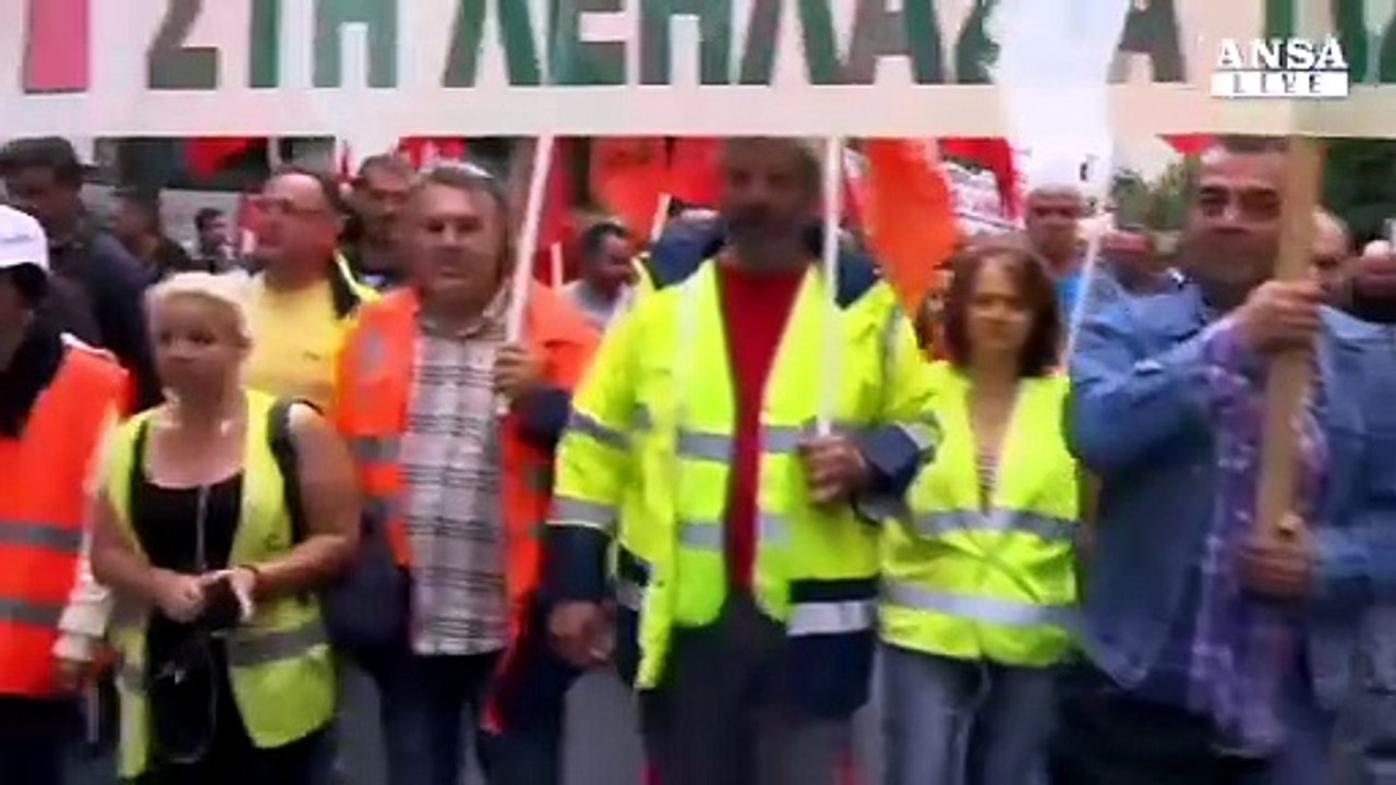 Atene si ferma di nuovo contro l'austerity