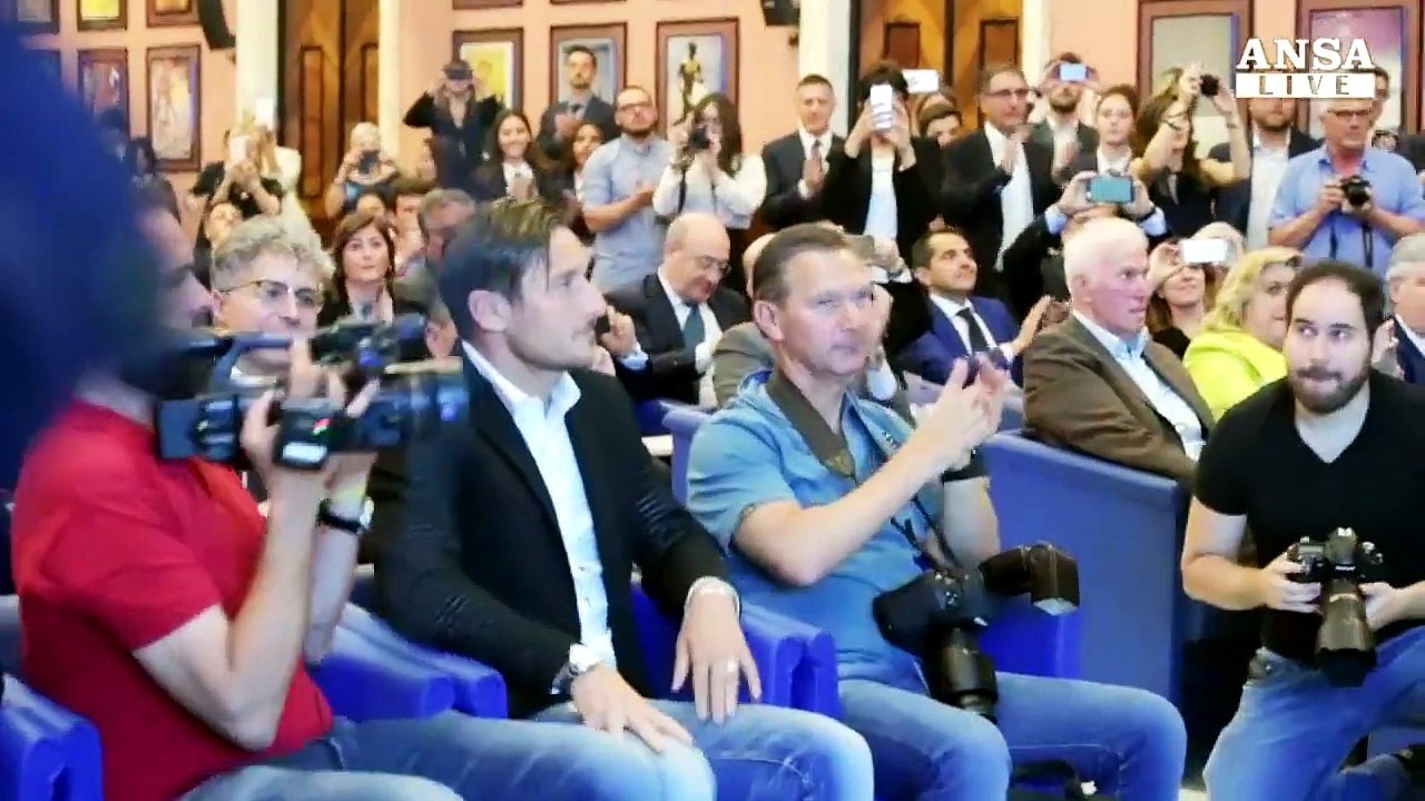 Totti: non ho fatto questo master se no non l'avessi preso
