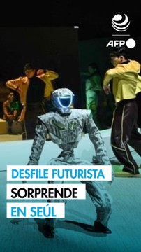 Modelos y robots comparten la pasarela en Seúl