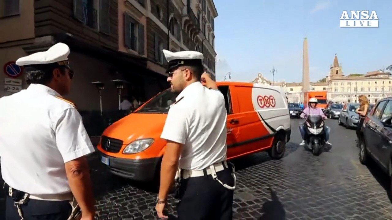 Stretta su revisioni auto e multe sosta vietata