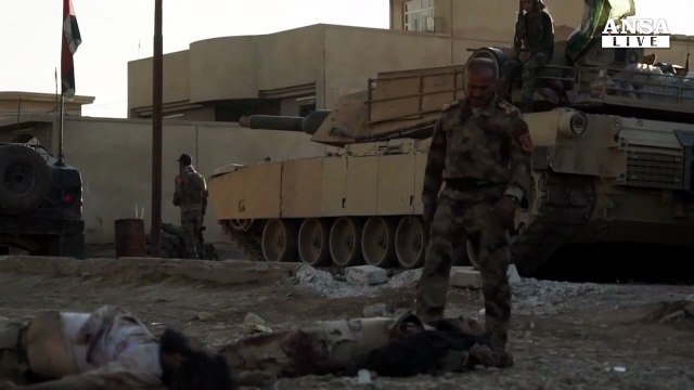 Isis, 300 civili uccisi per errore da raid a guida Trump