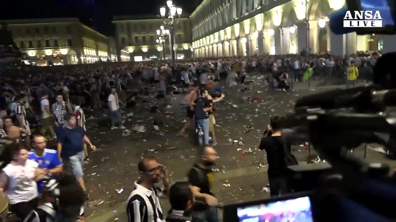 Morta Erika, la donna travolta dalla folla a Torino