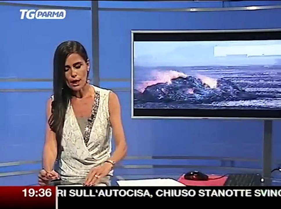 Noceto, rotoballe in fiamme