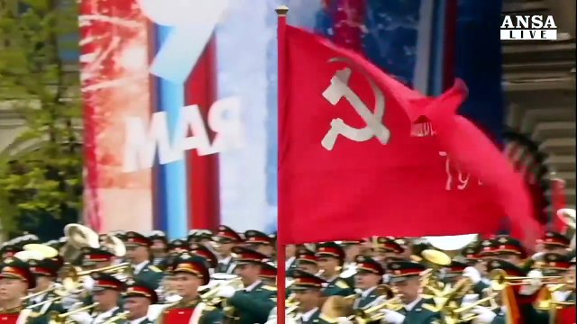 Russia: parata militare in Piazza Rossa per Giorno della Vittoria