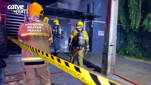 Incêndio em residência mobiliza grande aparato do Corpo de Bombeiros no Cascavel Velho