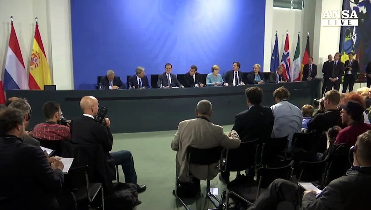 Migranti: Gentiloni a Juncker, serve maggior sforzo Ue