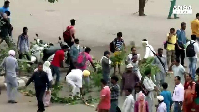 India, violenti scontri dopo condanna guru