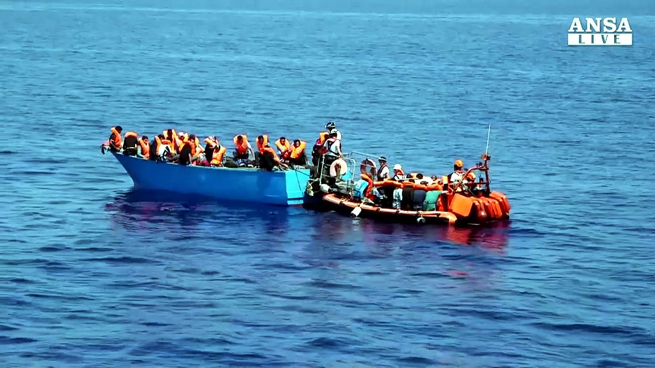 Migranti: ok a revisione operazione Triton