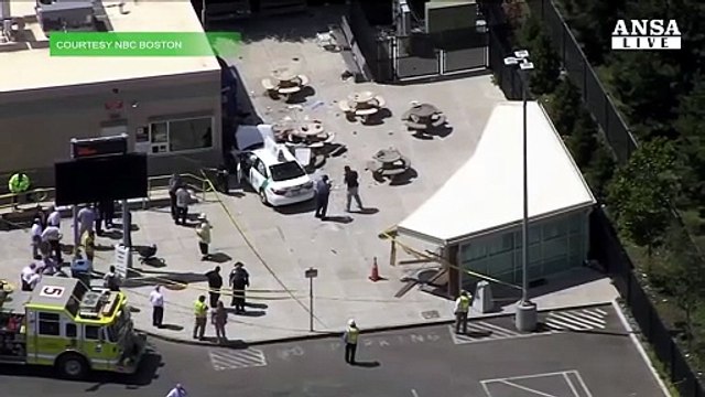 Auto sui pedoni a Boston, 10 feriti