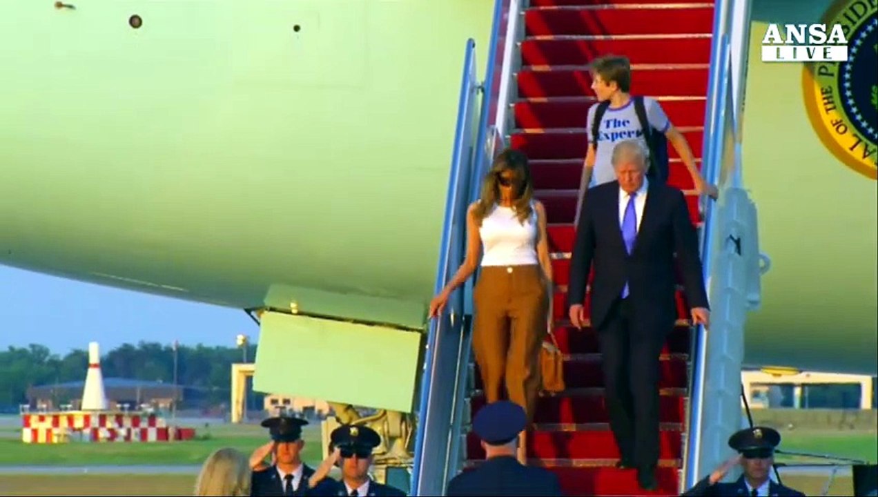 Melania e la scalette dell'Air Force One