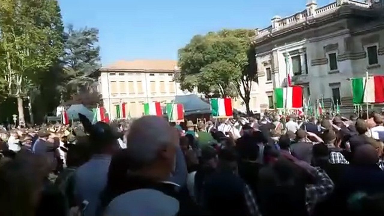 Ammaina bandiera