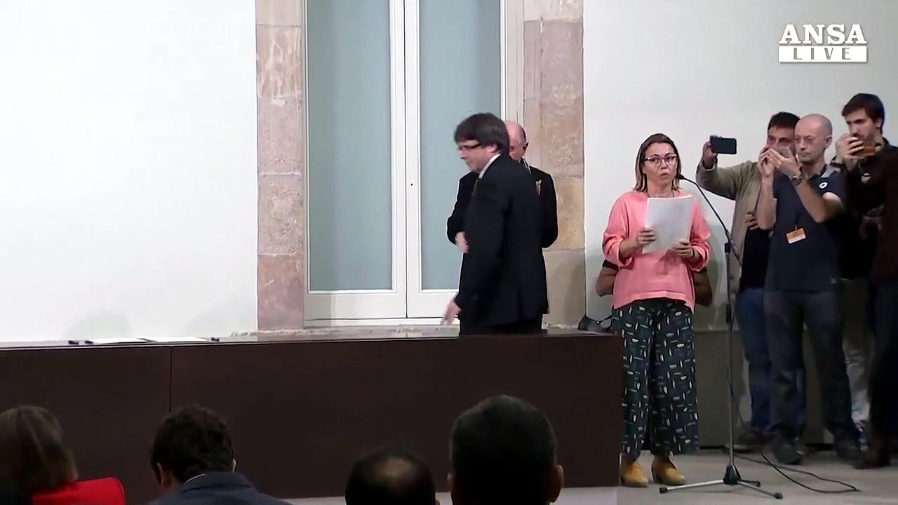 Catalogna, Puigdemont non risponde