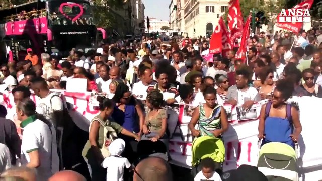 Roma, corteo di oltre 5 mila persone contro sgomberi