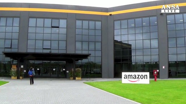 Dipendenti Amazon scioperano per bloccare black friday