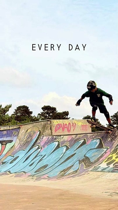 Le fils de Laure Manaudou et Jérémy Frérot se débrouille très bien sur un skateboard