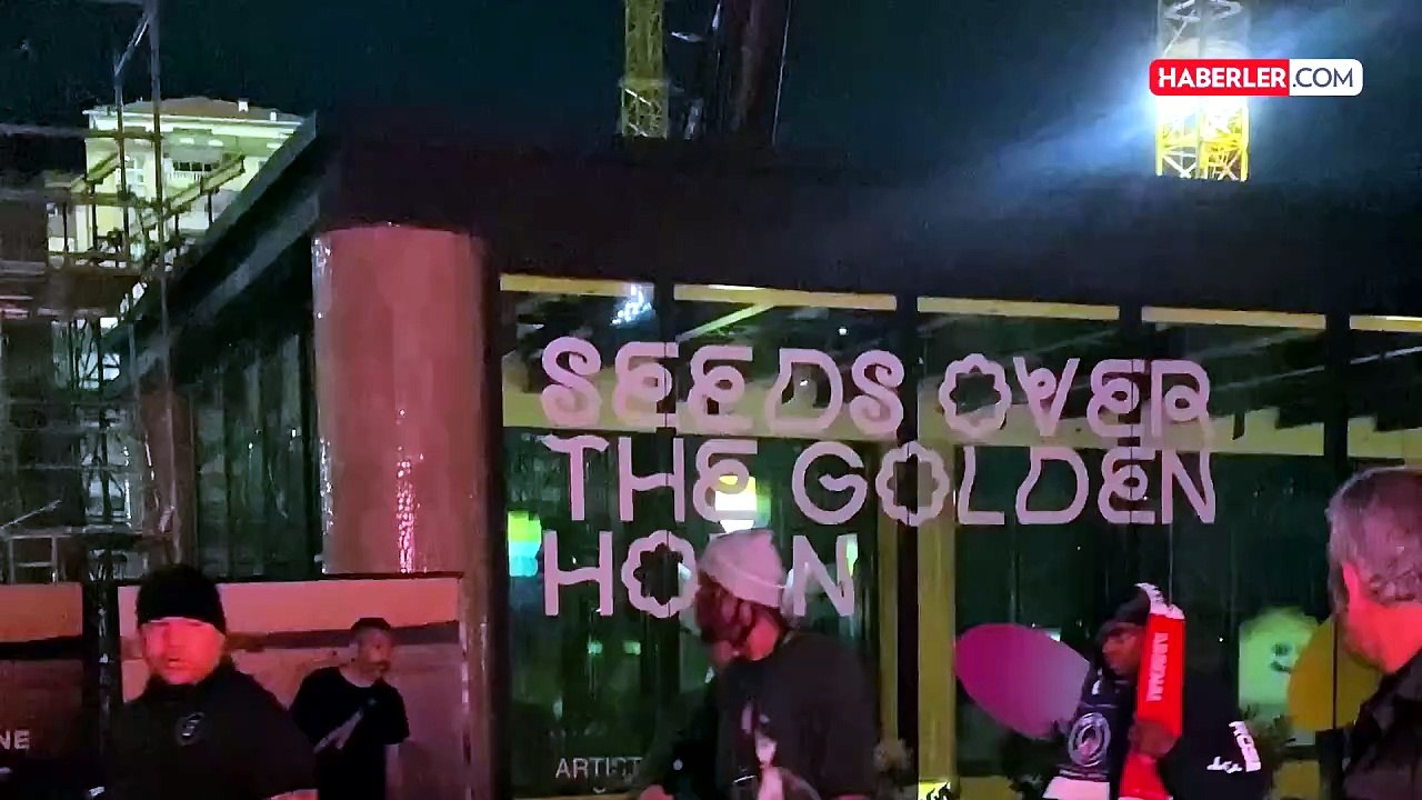 Travis Scott sahneye geç çıktı, 20 dakikalık konser tepki topladı