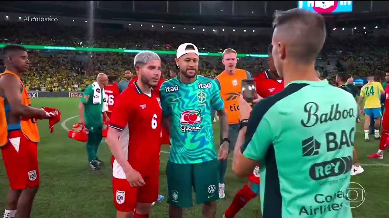 Brasile-Panama, al fischio finale in fila per una foto con Neymar
