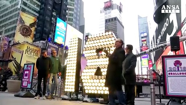 New York, Times Square si prepara al capodanno