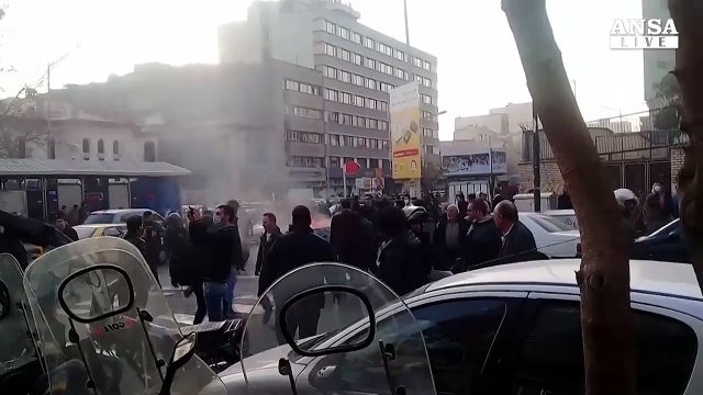 Spari contro manifestanti in Iran, morti