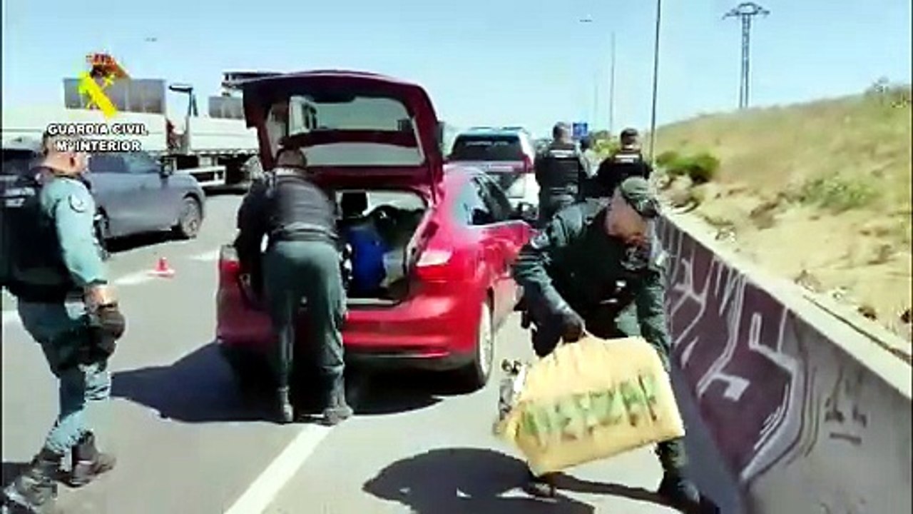 Detenido en la M-40 con más de 100 kilos de hachís ocultos en el maletero