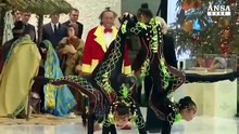 Papa: oggi snaturato il Natale per falso rispetto