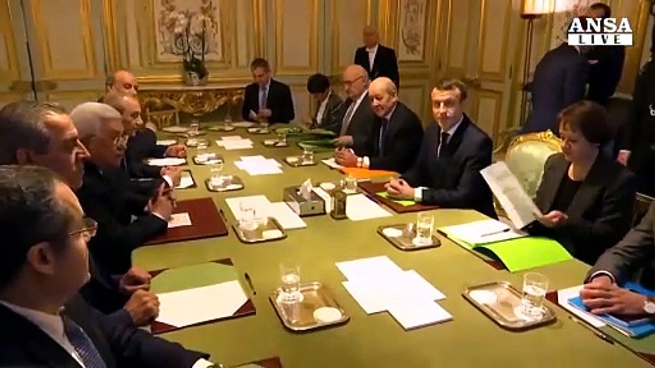 Abu Mazen a Parigi respinge ogni piano di pace Usa