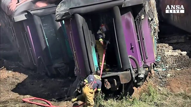Scontro fra treno e camion in Sudafrica, 12 morti