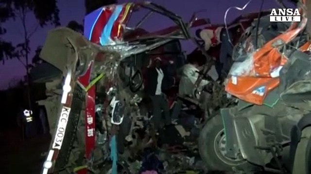 Kenya: scontro fra autobus e camion, almeno 36 morti