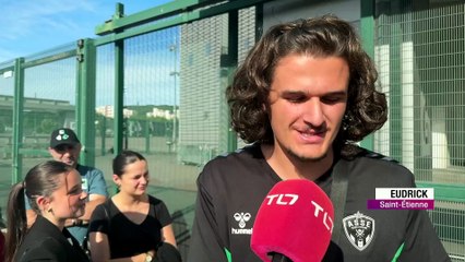 Les supporters ach&egrave;tent un morceau de la pelouse de Geoffroy-Guichard