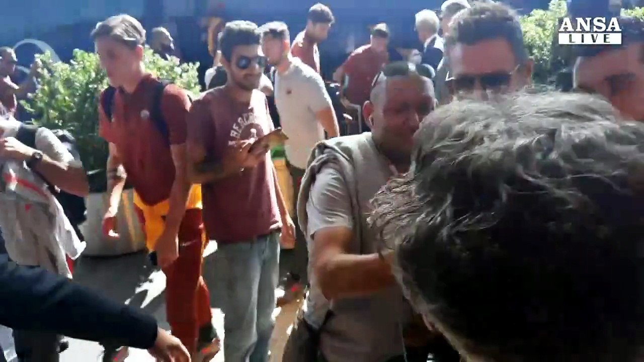 Champions: tifosi Roma a Fiumicino, "mister, annamo a vince"