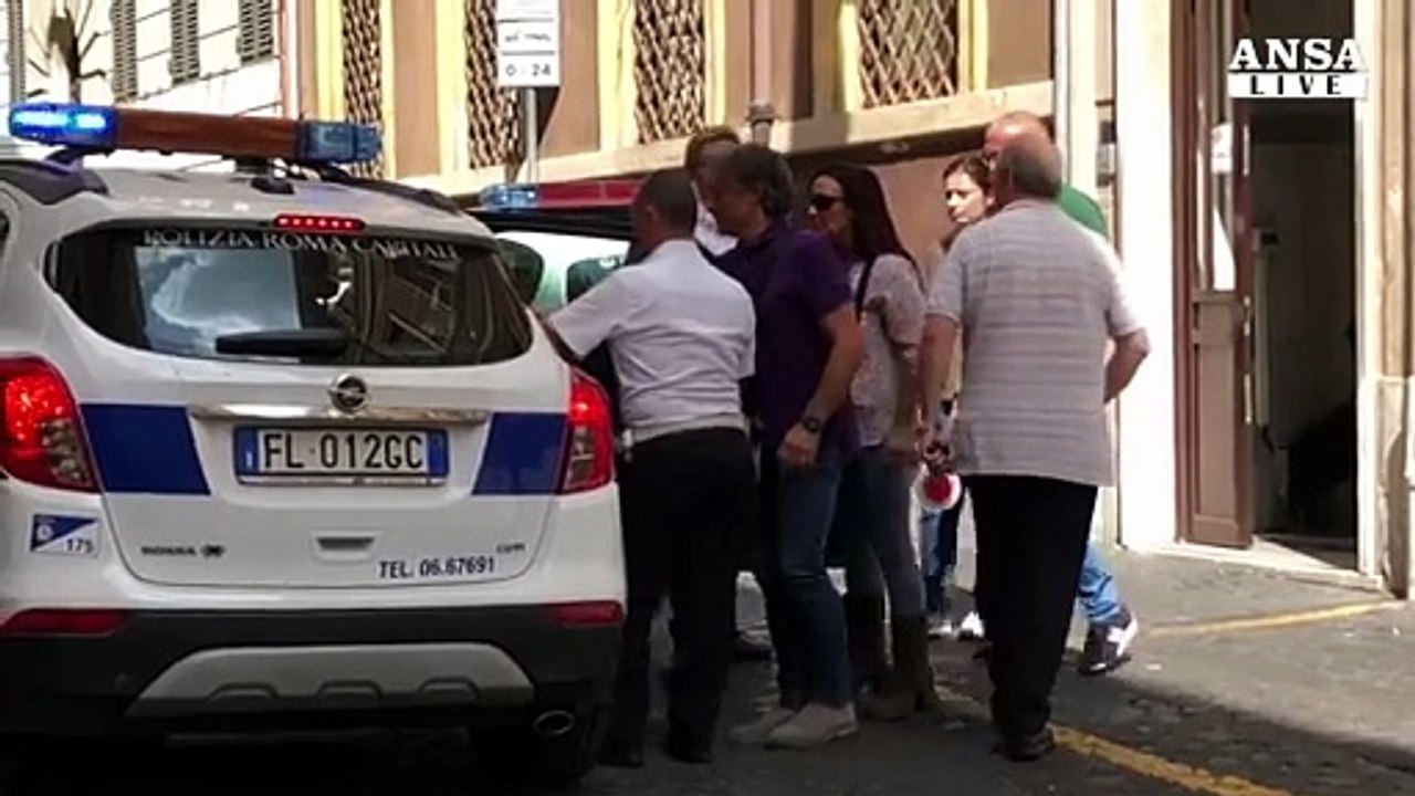 Molesta una ragazza sulla metro a Roma, arrestato