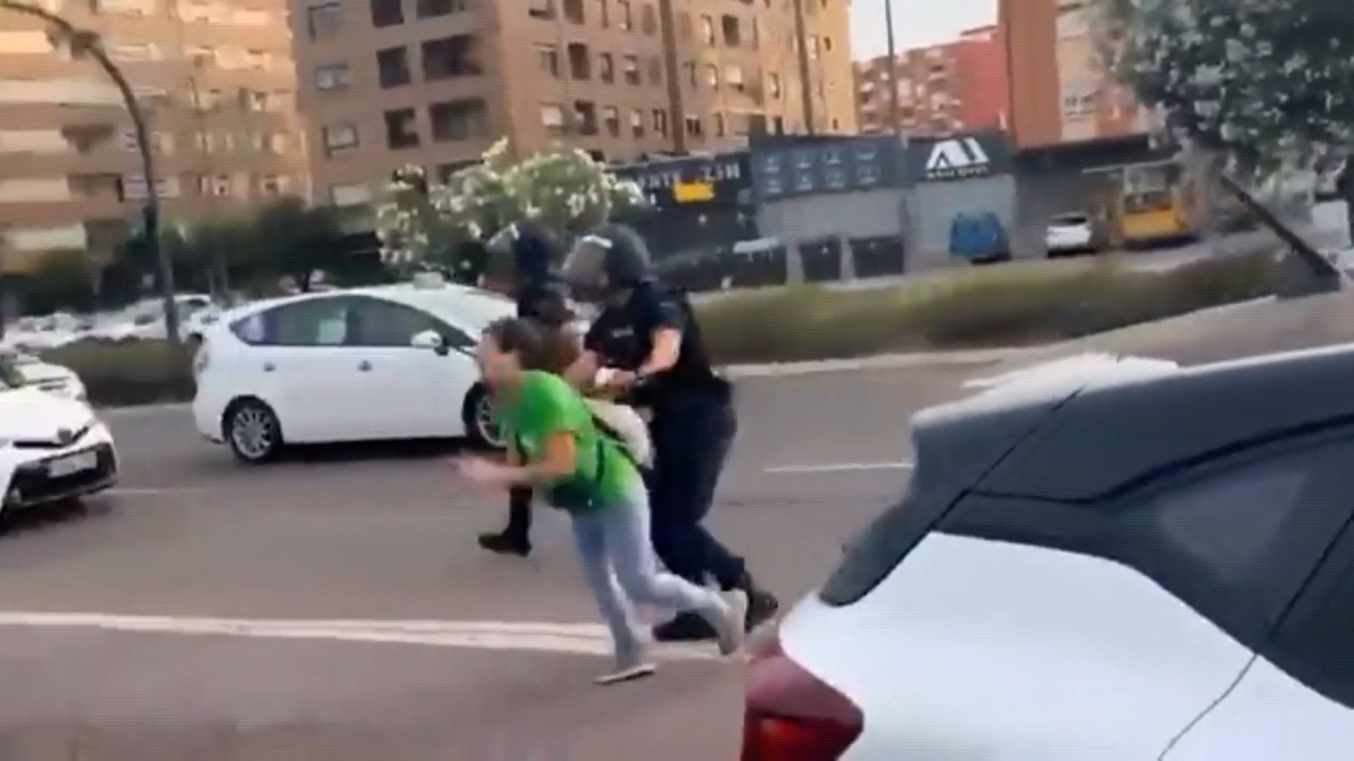 La Policía abre expediente disciplinario al agente que agredió a una docente en Valencia