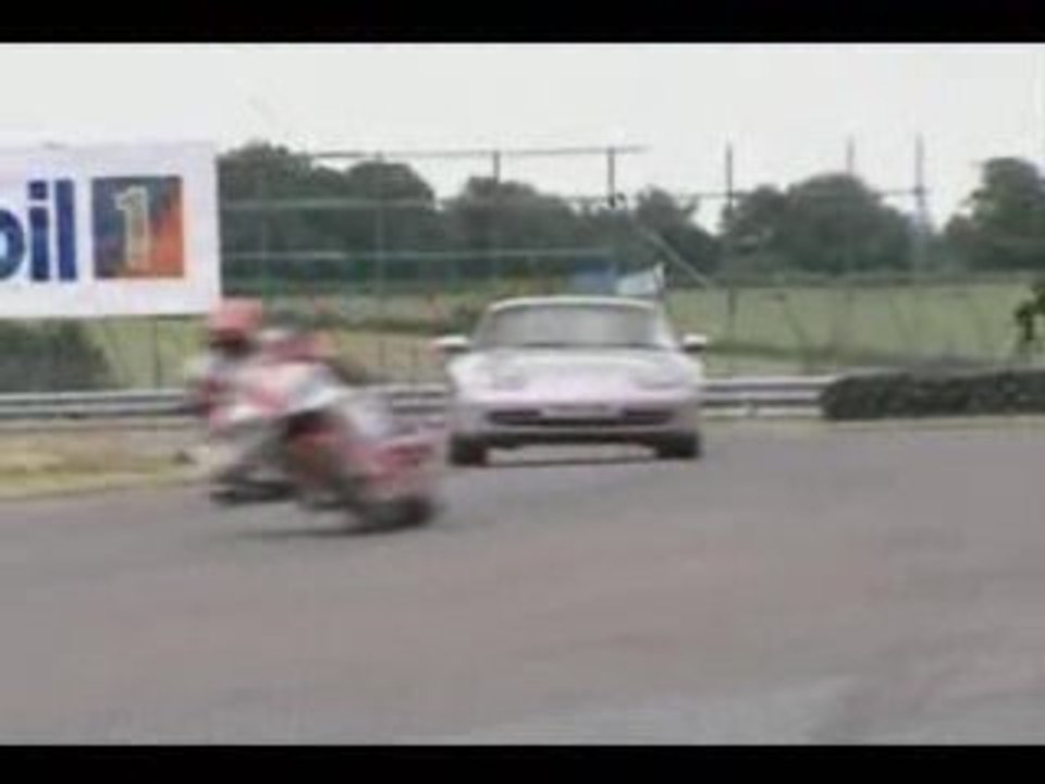 Fifth Gear Porsche 911 vs Yamaha R1
