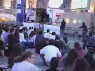 France italie au pied de la statue de Jeanne d'Arc...