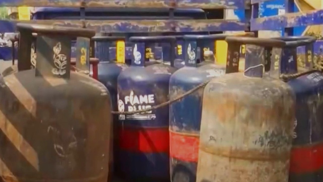 LPG Cylinder Price में फिर बढ़ोतरी, कमर्शियल गै...