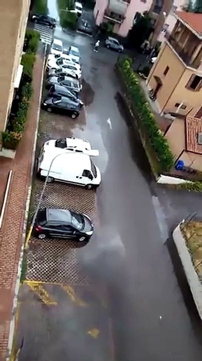 Strada Naviglio Alto: allagamenti e tombini intasati. Il video di un lettore