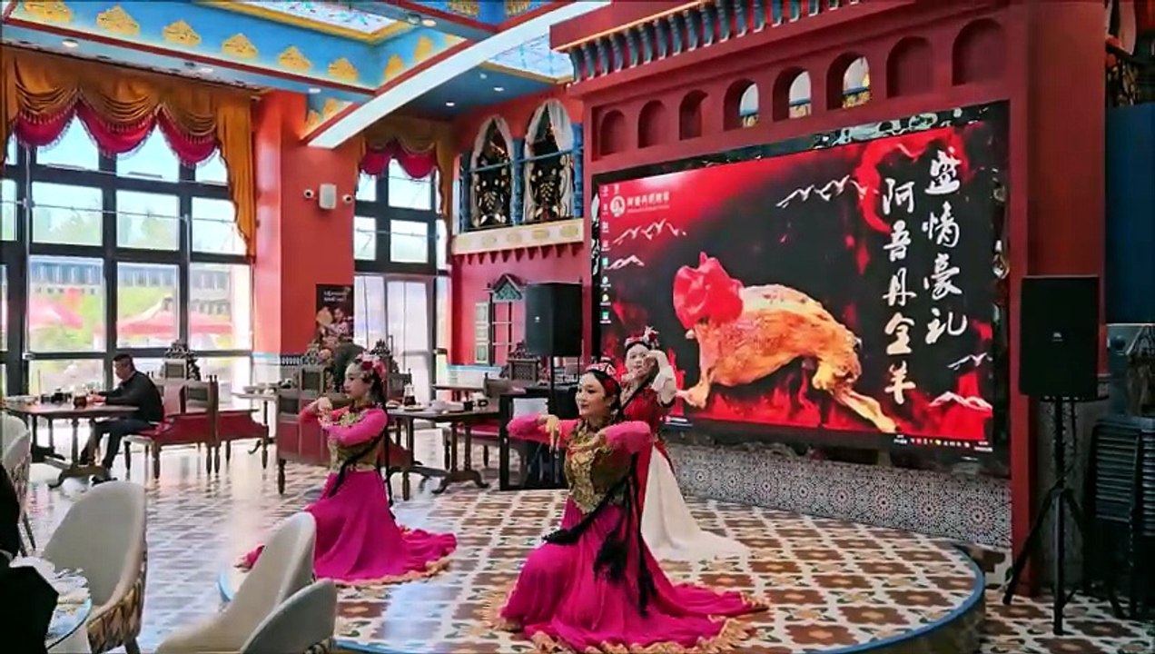 Xinjiang Weiwuerzu cultural dance, and dinner