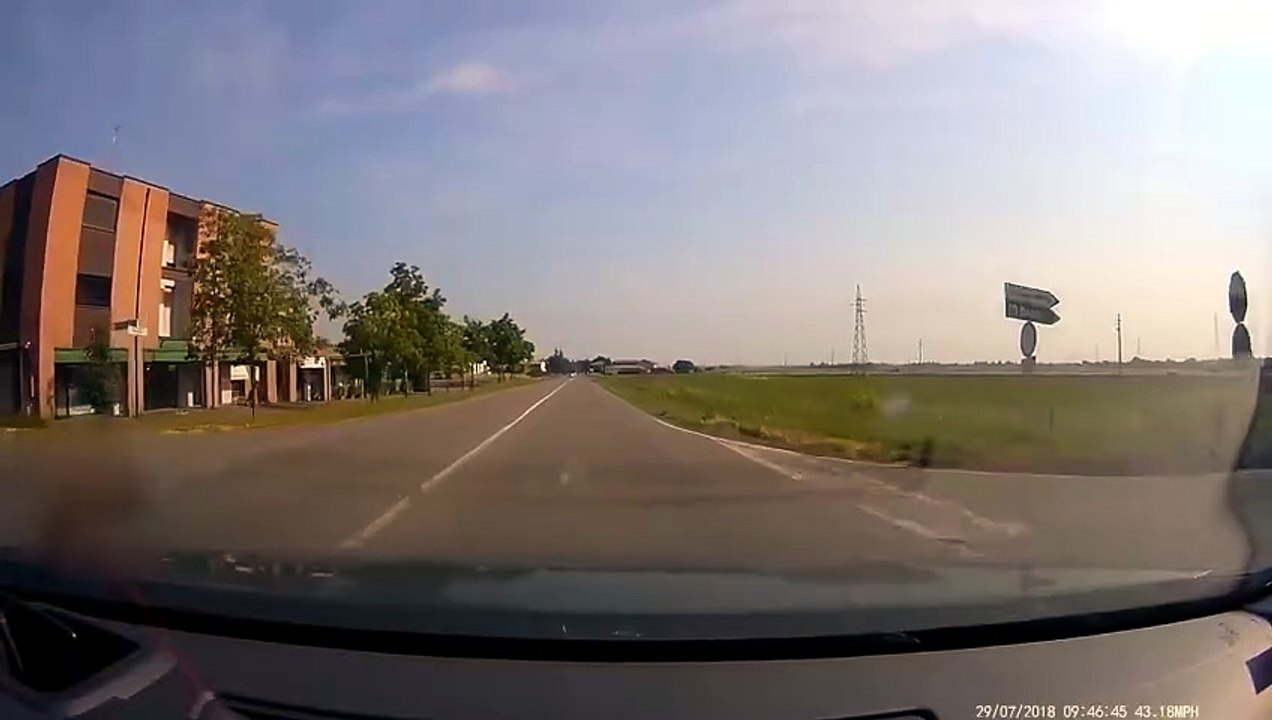 Doppietta di sorpassi pericolosi sulla Massese: video