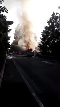 L'incendio di via XXIV Maggio: l'arrivo dei vigili del fuoco
