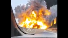 Tir in fiamme, esplode il carico: un morto e 60 feriti.