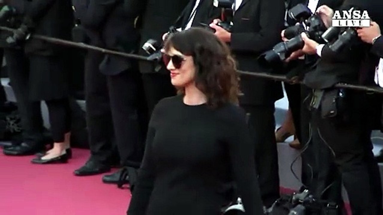 Molestie: Asia Argento ha risarcito accusatore....