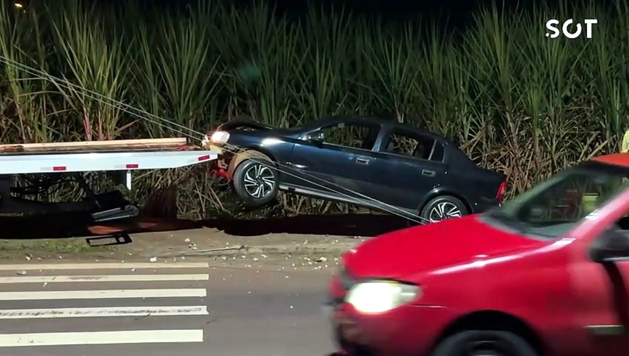 Motorista perde controle, bate em poste e mobiliza equipes de resgate no Jardim Verdes Campos em Cascavel