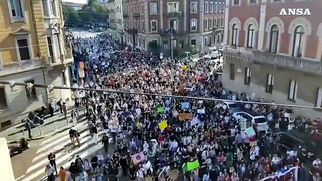 Clima: Fridays for future, in 50 mila a Milano con Greta