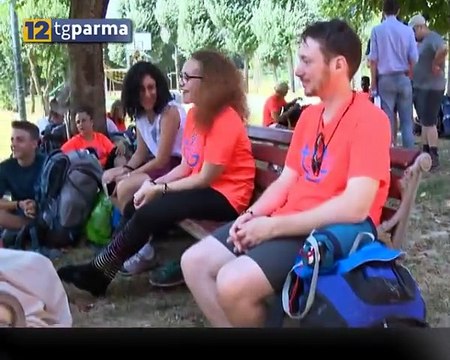 Il vescovo e 130 giovani a Roma a piedi (per incontrare il papa) Video