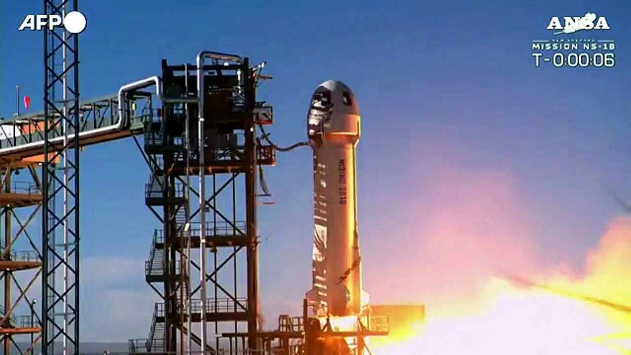 Blue Origin, il capitano Kirk e il suo equipaggio nello spazio