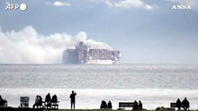 Nave cargo in fiamme davanti alle coste del Canada