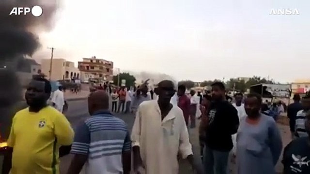Colpo di stato in Sudan, un manifestante: I militari hanno tradito, dobbiamo scendere tutti in piazza
